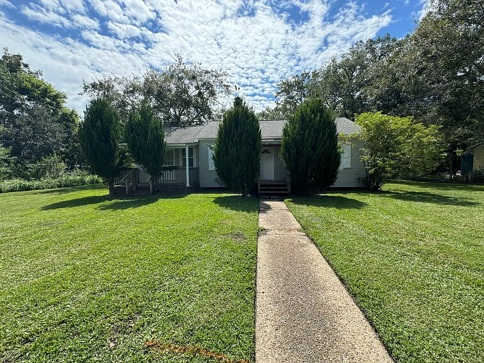 1210 Live Oak Ave