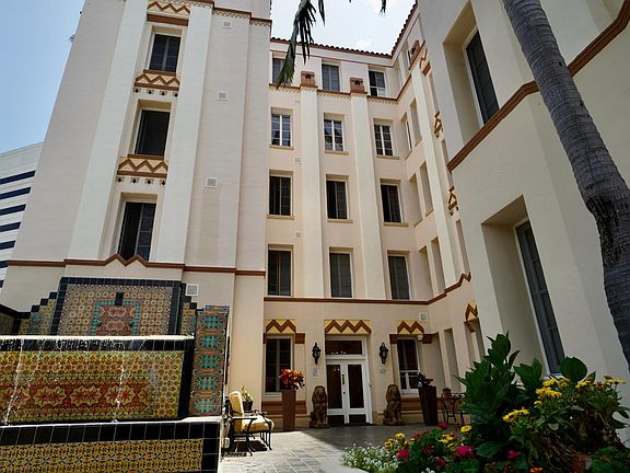 4th image of 330 California Ave #302