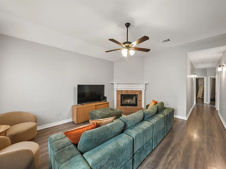 11307 Alcott Dr — Photo 4