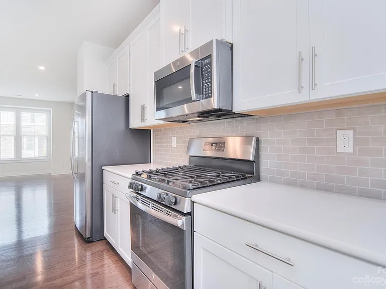 1810 Shumard Ln — Photo 13