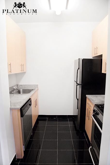 1st image of 90 Washington St APT 4A