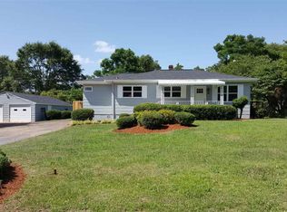 44 Charles Dr, Wellford, SC 29385