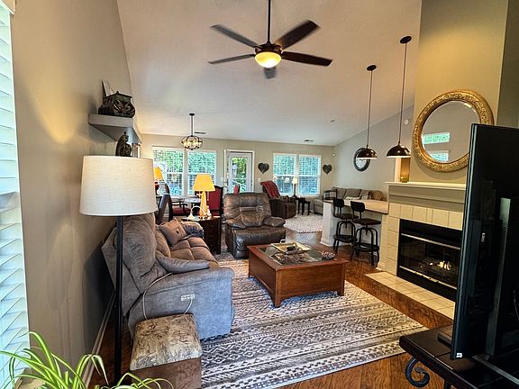 5th image of 7327 Oak Knoll Dr