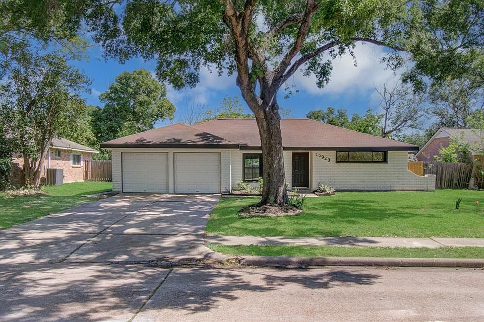 1st image of 15923 El Camino Real