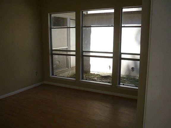 5th image of 3911 Saratoga Dr
