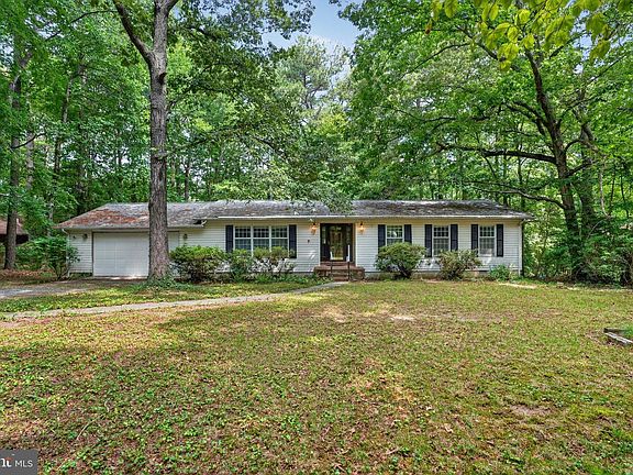 3rd image of 262 Elkins Ln
