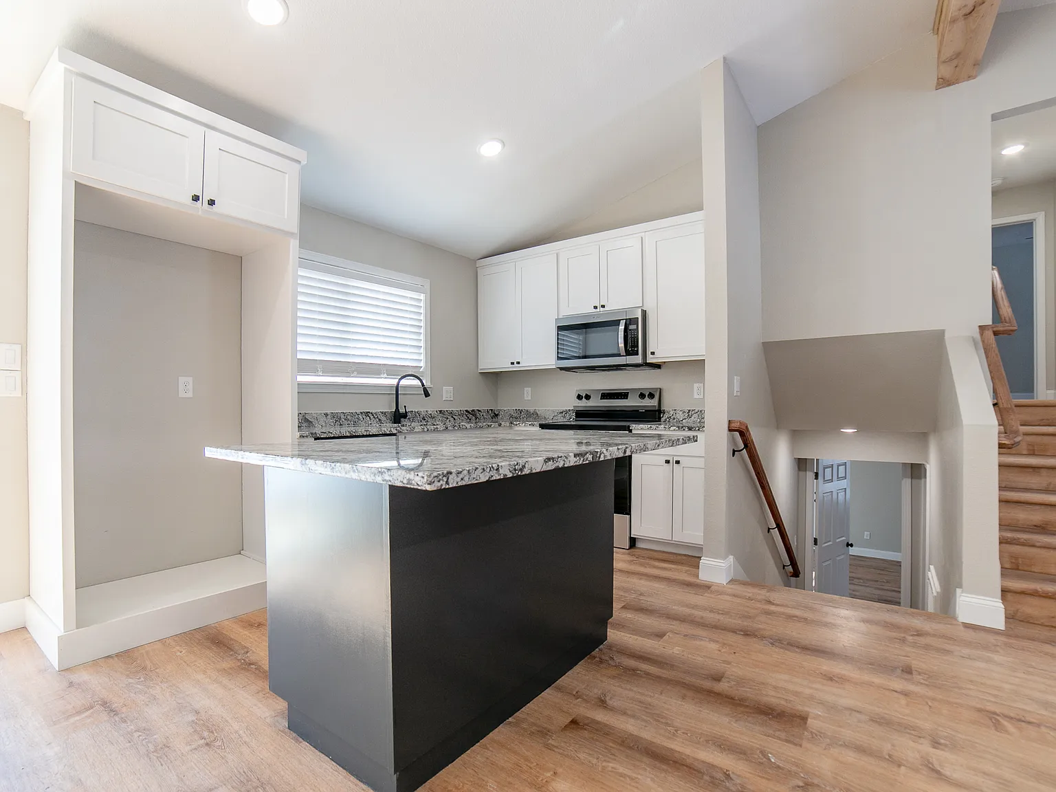 4 bed, 1760 sqft, $2,850 — Photo 3