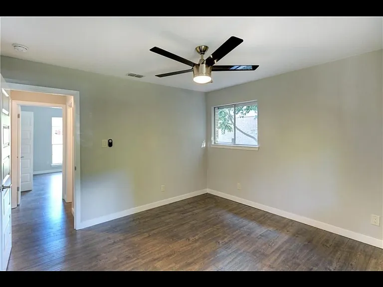 8200 Grayledge Dr — Photo 14