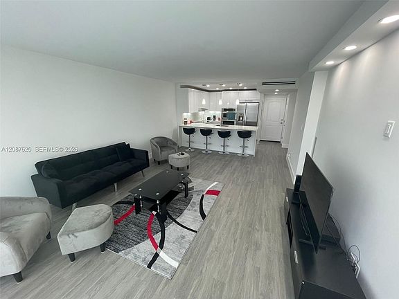 3rd image of 100 Bayview Dr APT 1123
