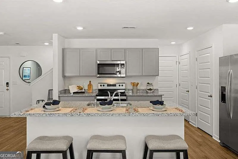 3 bed, 2.5 bath, 1634 sqft, $2,099 — Photo 4