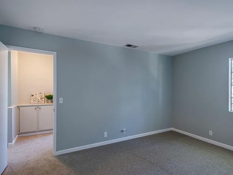2412 Village Grn — Photo 13