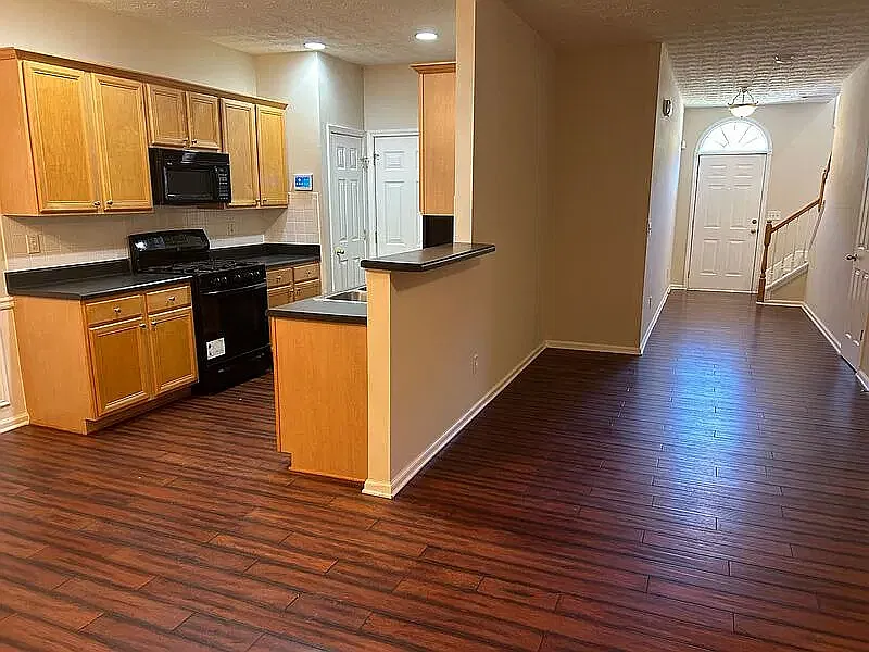 3 bed, 1550 sqft, $1,848 — Photo 3