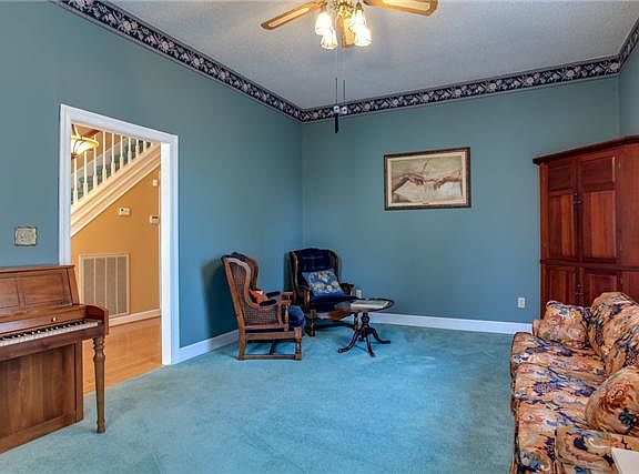 5th image of 309 Castle Heights Ave