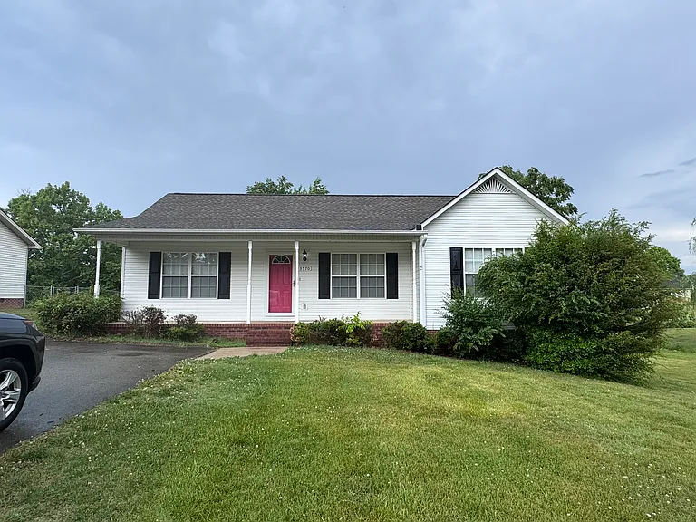 3570 Castlebrooke Ln — Photo 3