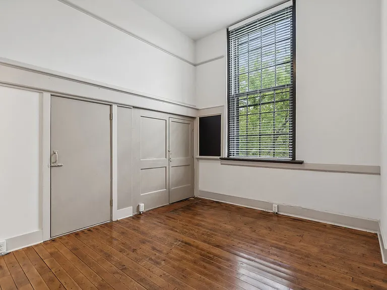 Colonial Flats — Photo 4