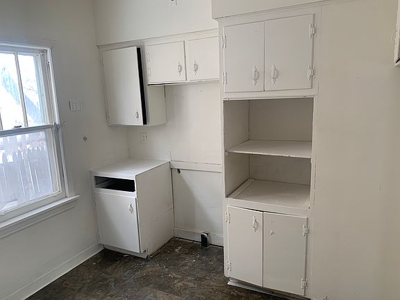 4th image of 1858 Cleveland Ave