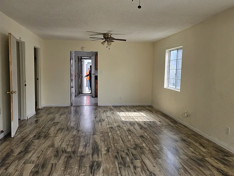 3226 Newton Ave — Photo 4