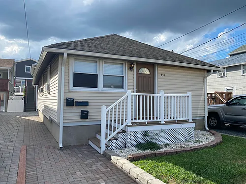 231 3rd Ave Photo 1