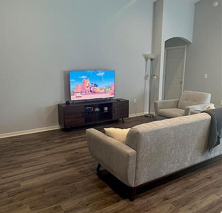 5th image of 457 Saint Georges Cir