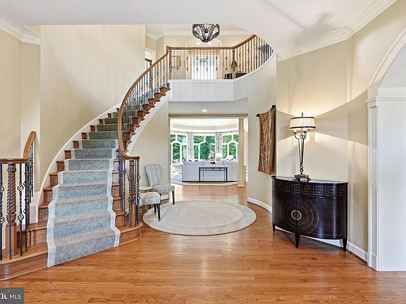 2nd image of 7818 Crownhurst Ct