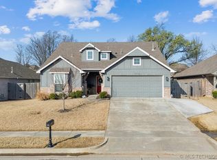 8708 N 73rd East Pl, Owasso, OK 74055
