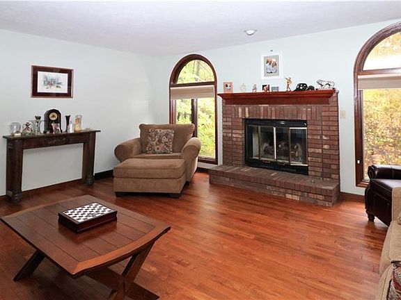 4th image of 1562 Rosewood Dr