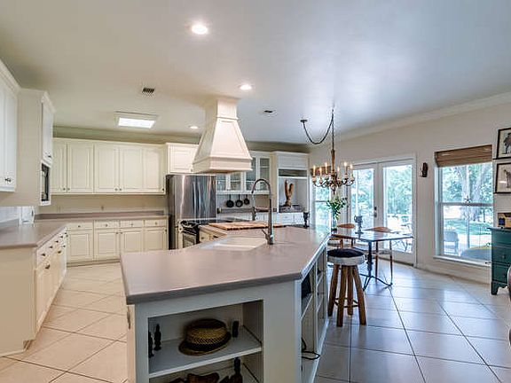 4th image of 7413 Riverwood Dr W
