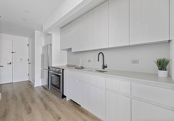 3rd image of 46-10 70th St #821