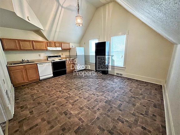 3rd image of 915 W 4th Ave #2