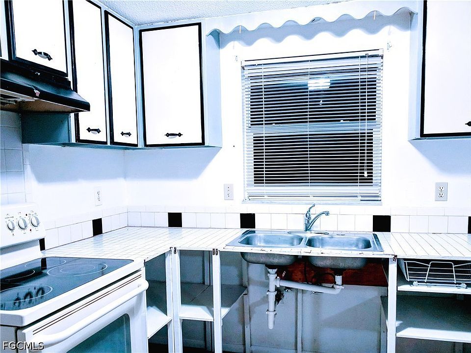 2nd image of 8283 Pelican Rd