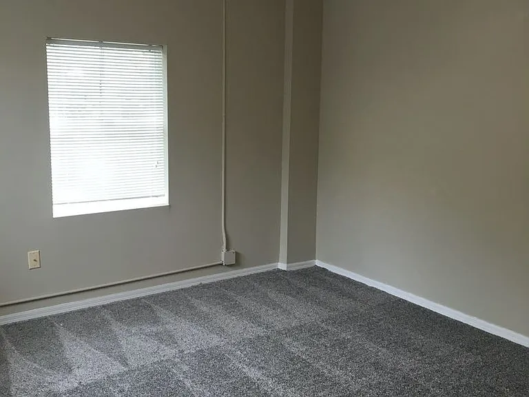 417 N Walnut St — Photo 2