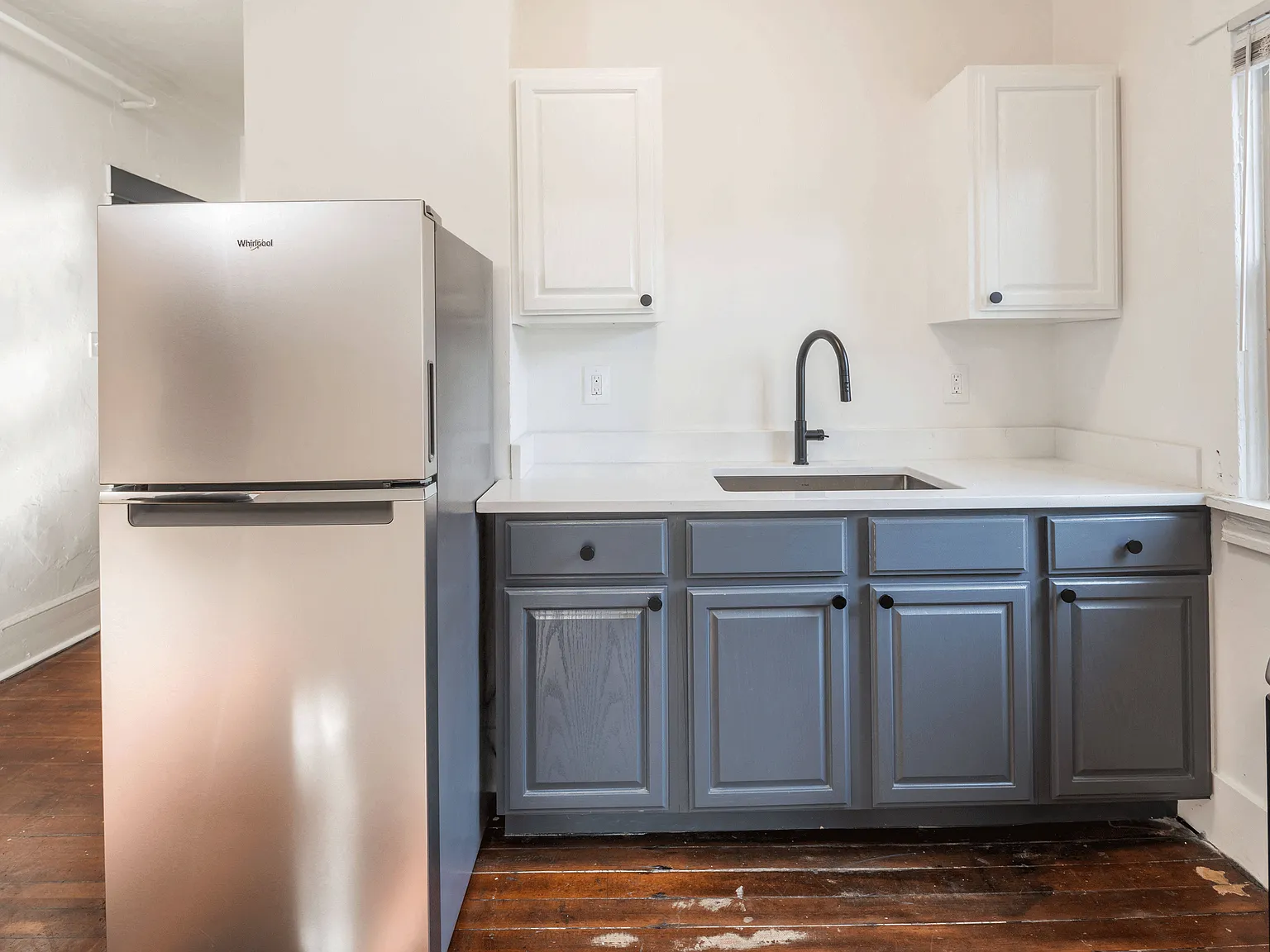 Midtown Apartments — Photo 1