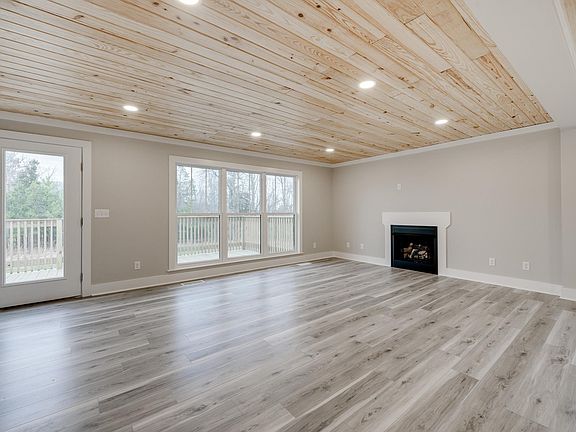 4th image of 3295 Oyler Rd