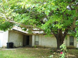 961 Kent Dr, Lewisville, TX 75067