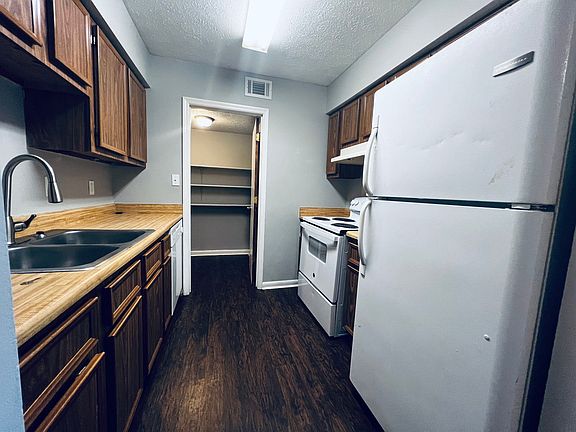 2nd image of 314 Oriole Dr #C3