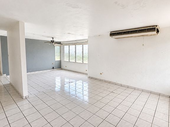 2nd image of 929 Calle Lirio Lote B 34 Urb Round Hls