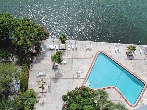 3rd image of 2121 N Bayshore Dr APT 812