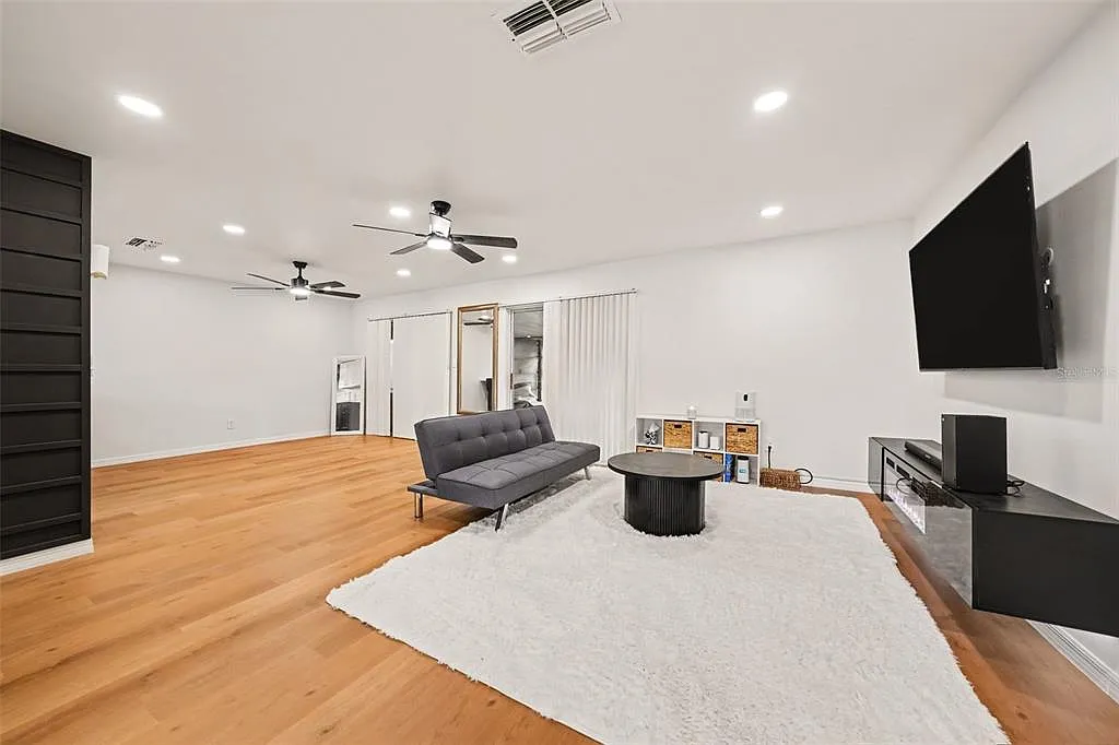 2 bed, 2.0 bath, 1401 sqft, $2,300 — Photo 3