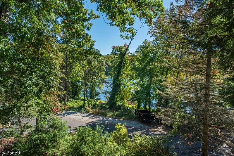 2 bed, 1.0 bath, $3,250 — Photo 3