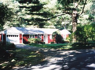 18 Red Gate Ln, Amherst, MA 01002