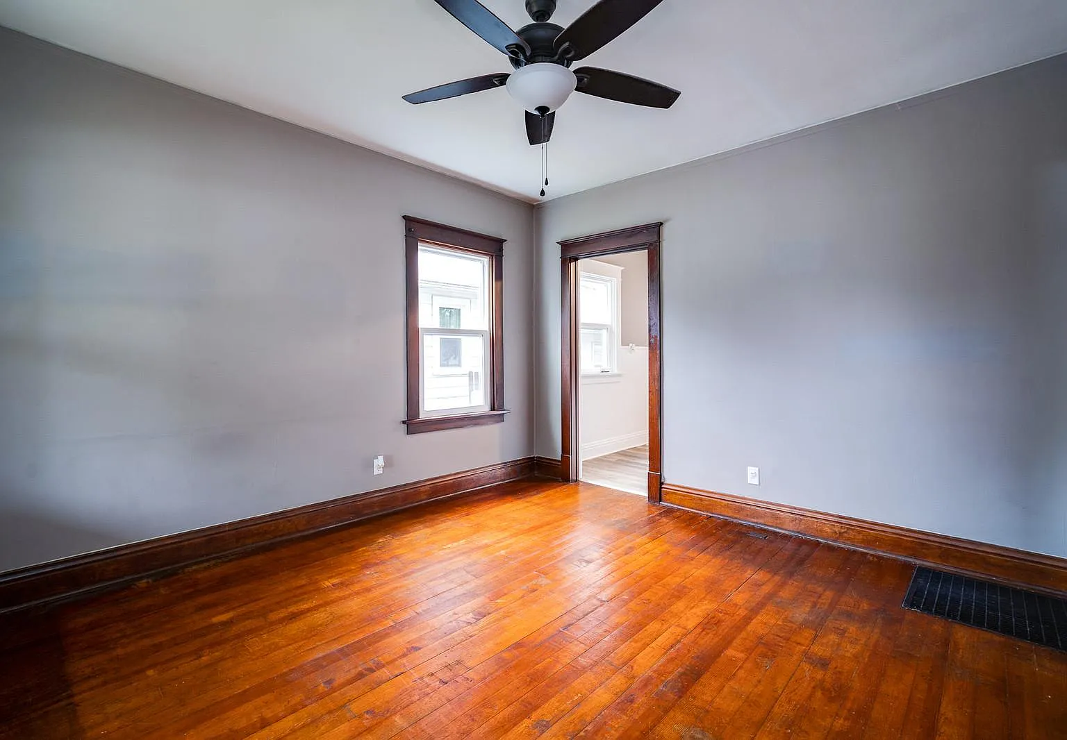 2 bed, 1098 sqft, $1,295 — Photo 2