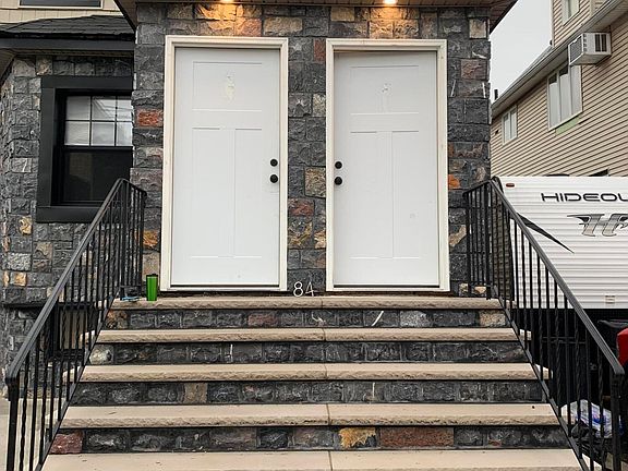 4th image of 84 De Hart Ave