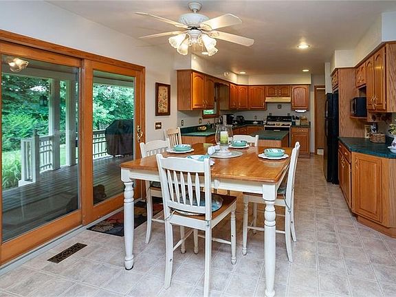 4th image of 613 Rockland Dr