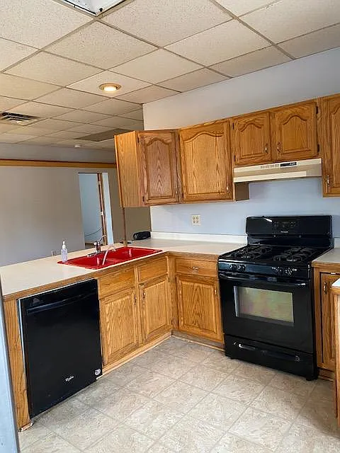 4 bed, 2300 sqft, $2,000 — Photo 1
