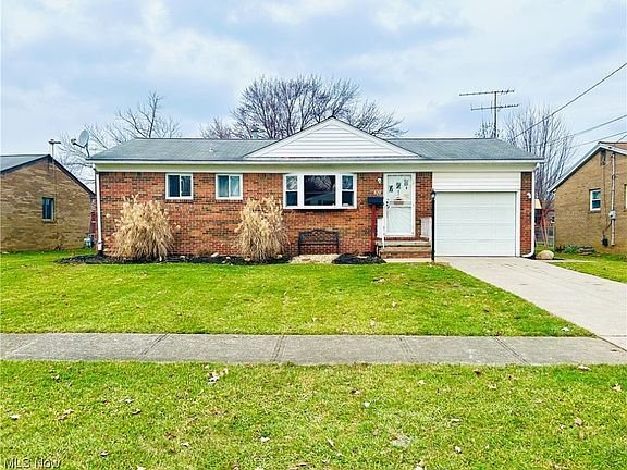 2nd image of 830 Sherwood Dr