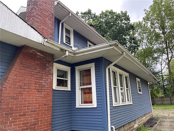 3rd image of 450 Belmont