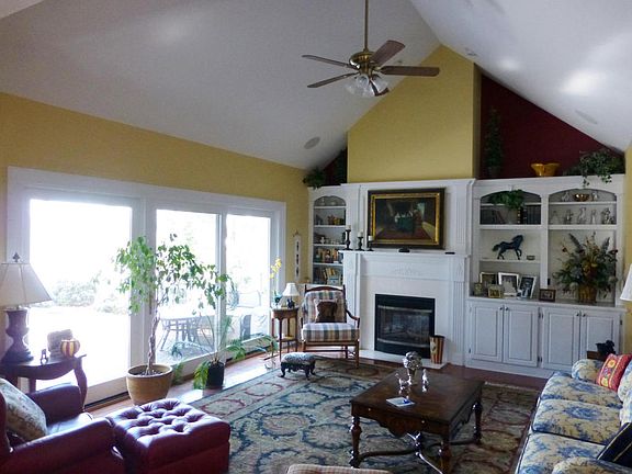 4th image of 160 Rock Point Dr