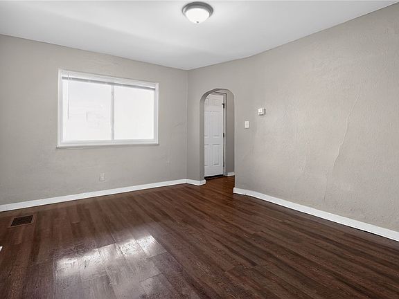 4th image of 116 Locust St