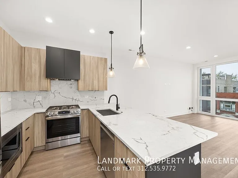 1545 N Artesian Ave #3 — Photo 2