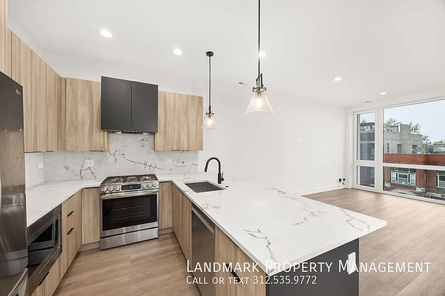 Building Photo - 1545 N Artesian Ave #3